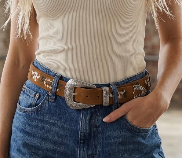 Flower Embroidered Etch Buckle Belt