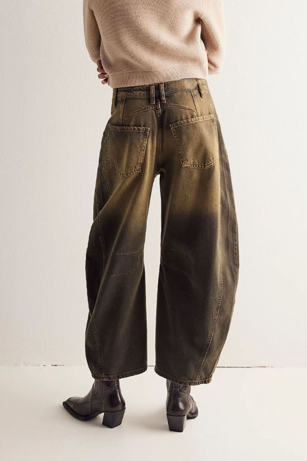 Wide Leg Barrel Jeans with Pockets