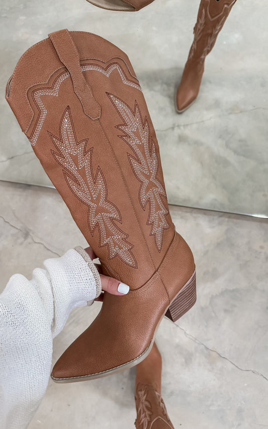 Oasis Society Ainsley - Embroidered Cowboy Boot