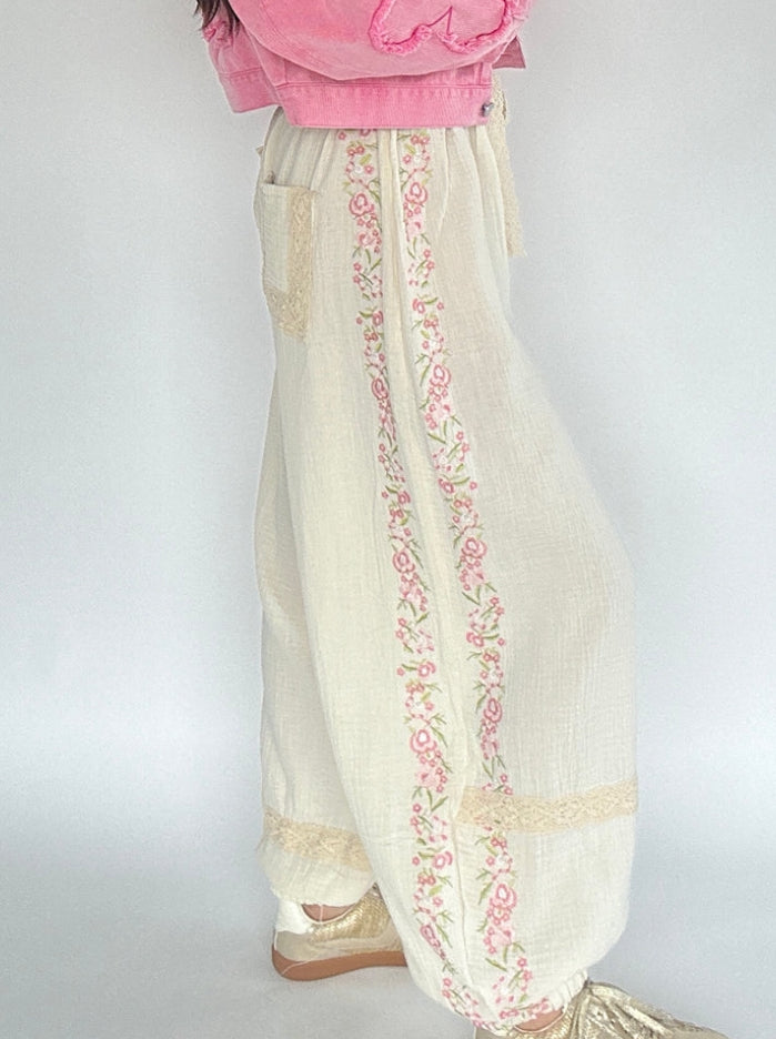 POL Floral Embroidered Jogger