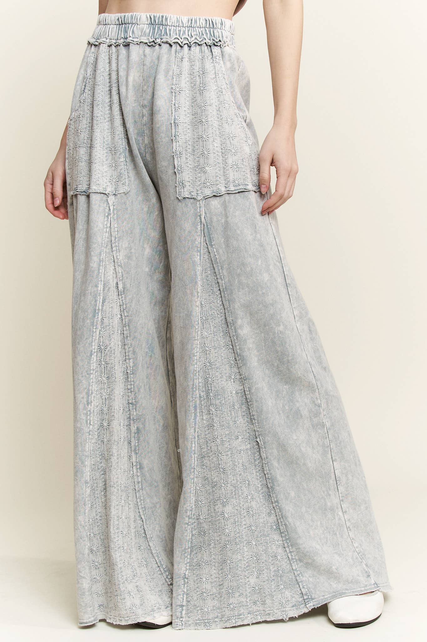 MineralWash Eyelet Flare pants HP5861