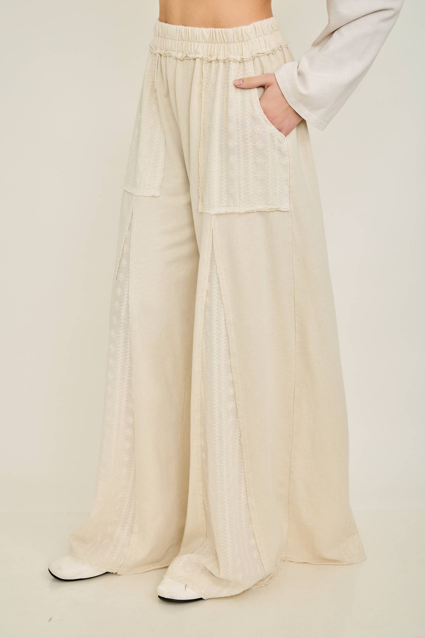 MineralWash Eyelet Flare pants HP5861