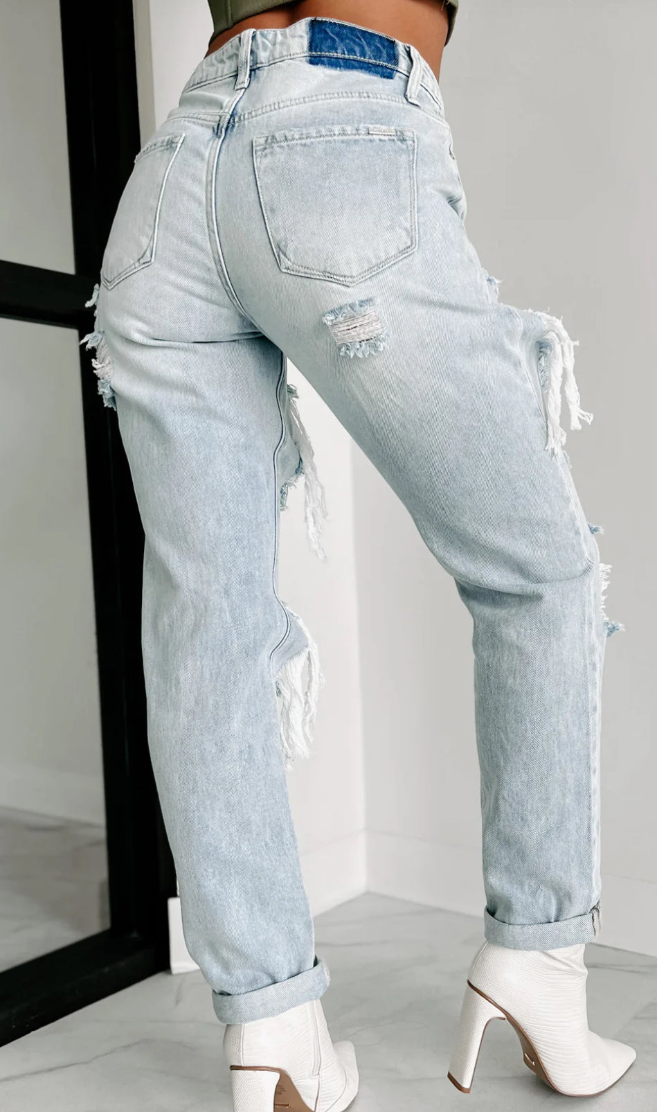 HIGH RISE BAGGY JEANS