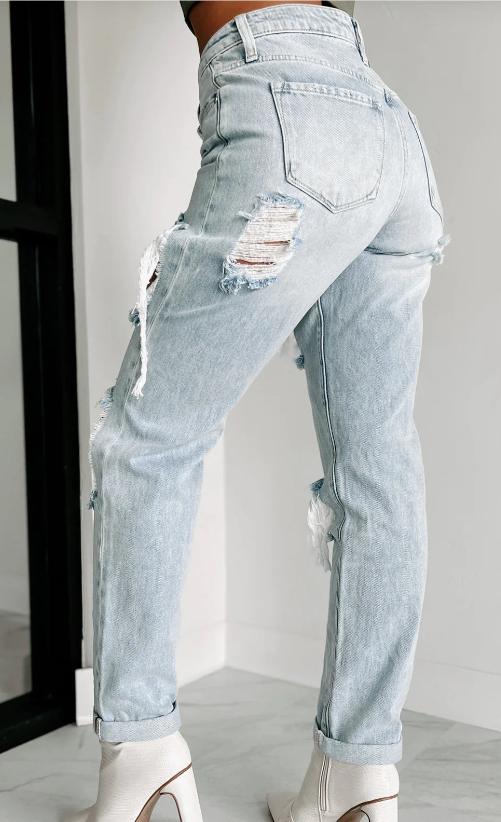 HIGH RISE BAGGY JEANS