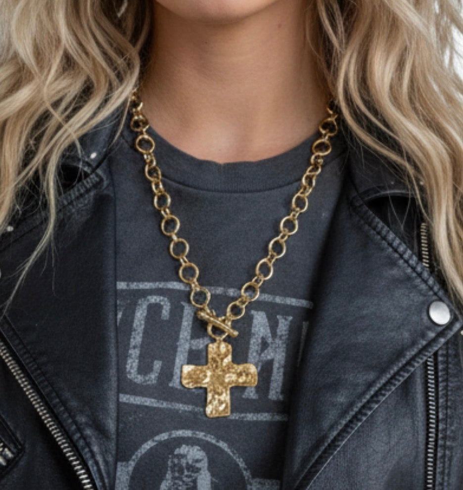 HAMMERED CROSS TOGGLE NECKLACE
