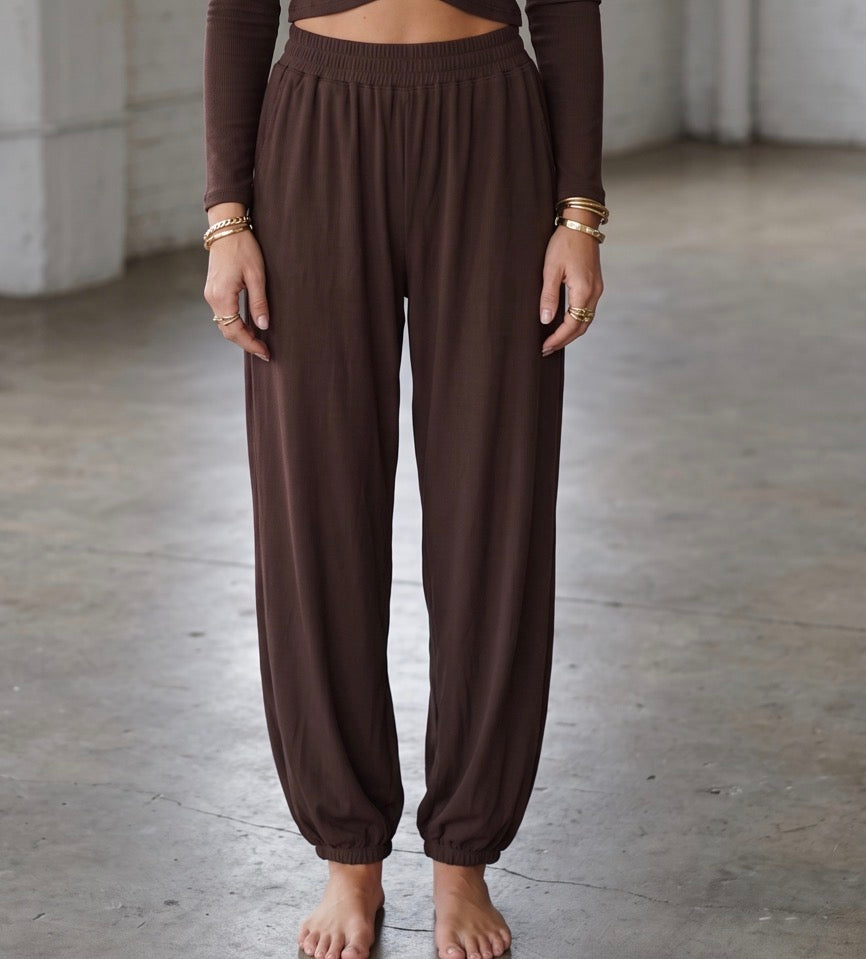 Veveret Jogger Pants