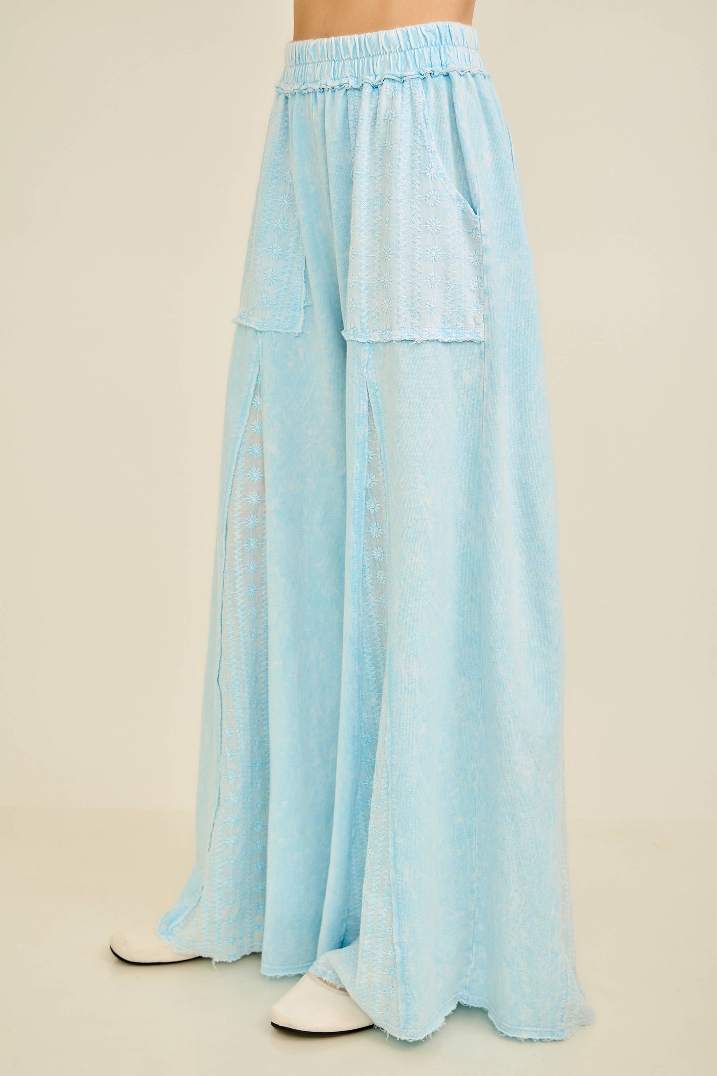 MineralWash Eyelet Flare pants HP5861