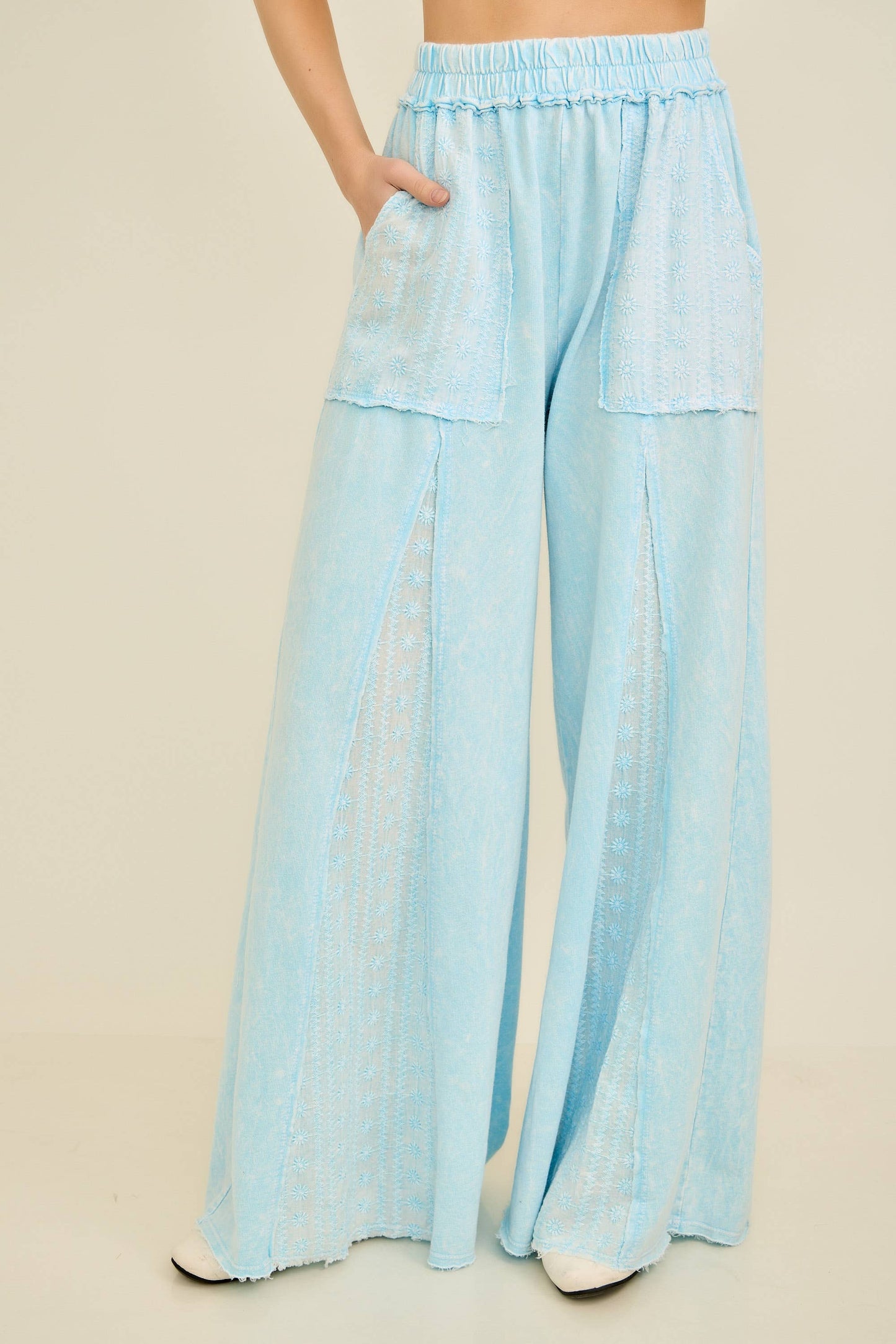 MineralWash Eyelet Flare pants HP5861